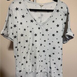 Peach Love California Black Star V-Neck Tee